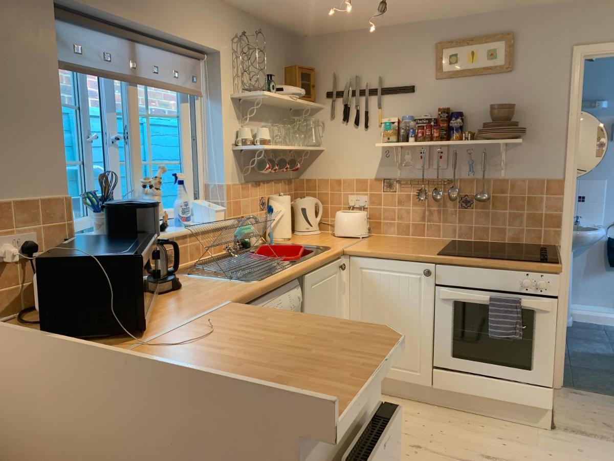 Country house Hazelwick Hookwood